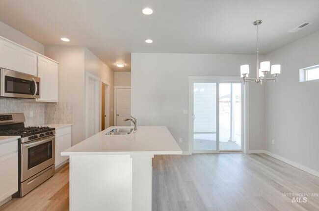 Building Photo - 5820 W Striker Ln