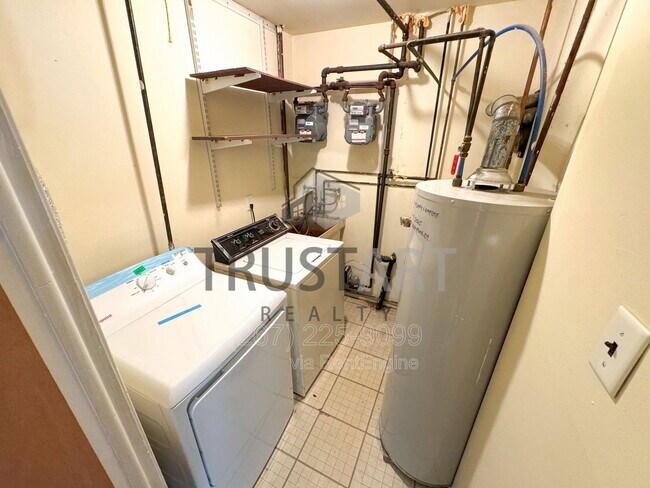 Building Photo - 6020 Hegerman St
