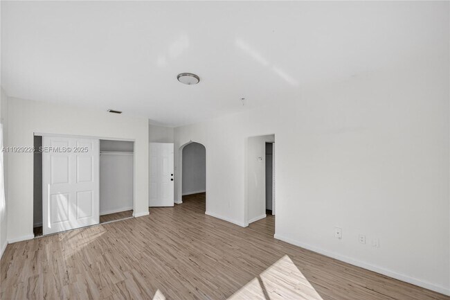 Building Photo - 1220 Marseille Dr