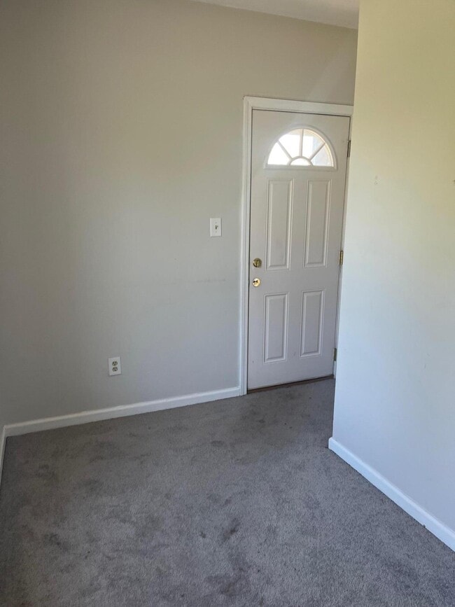 Building Photo - 302 Patton Ave NW