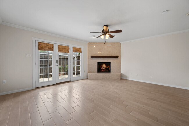 Building Photo - 10180 Longmont Dr