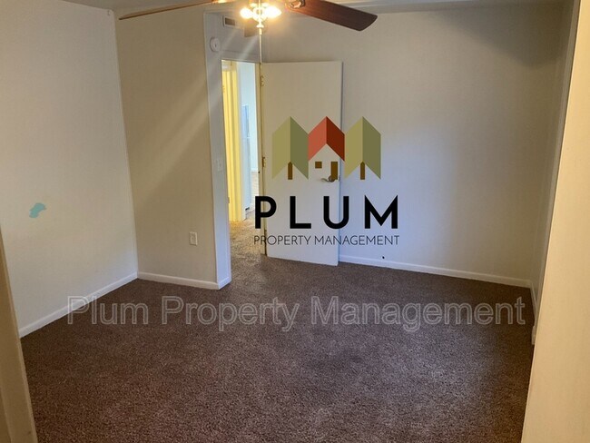 Building Photo - 3915 MT-200
