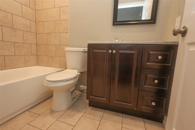 Building Photo - 23901 S Wildwood Dr