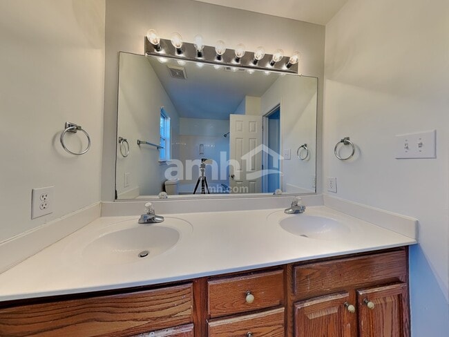 Building Photo - 3104 Gross Ave