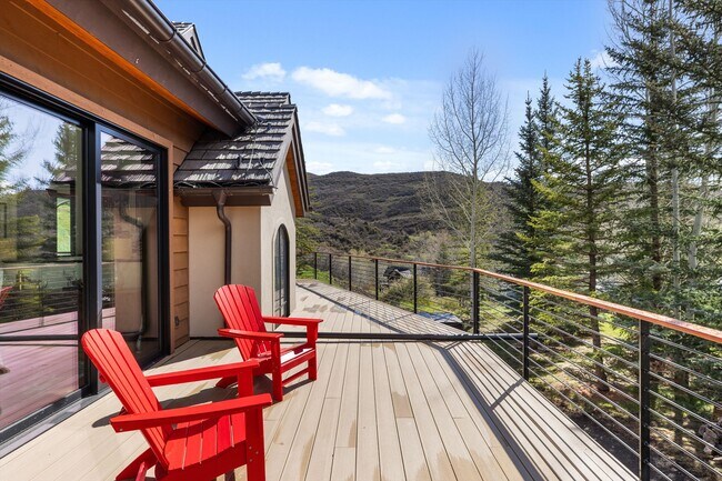 Building Photo - 875 Horse Ranch Dr
