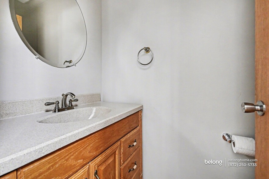 Building Photo - 631 Yoakum Blvd