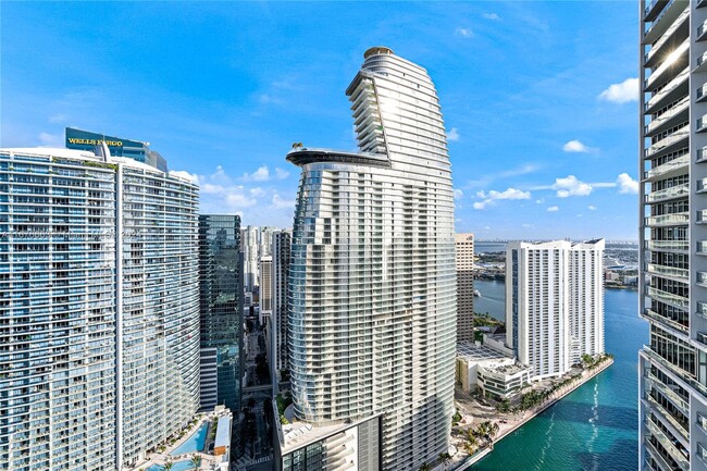 Building Photo - 475 Brickell Ave