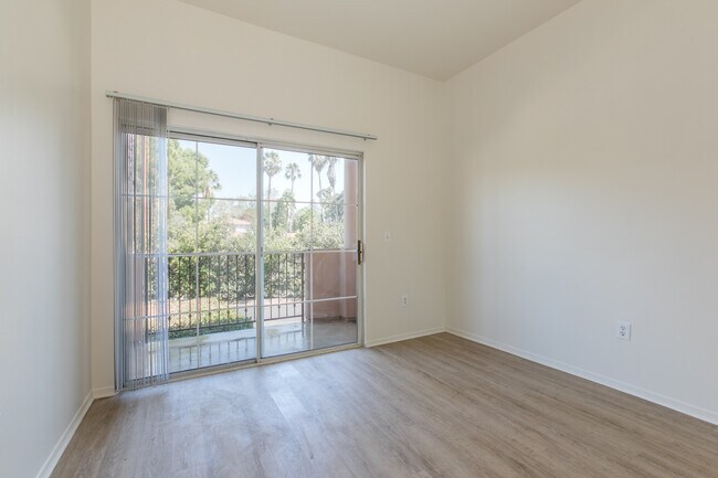 Building Photo - 12946 Valleyheart Dr