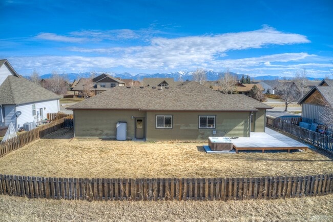 Building Photo - 32 E Clara Ct