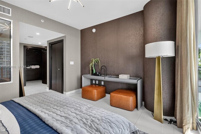 Building Photo - 200 Biscayne Blvd Way