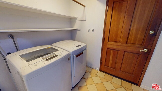 Building Photo - 4339 Alhama Dr