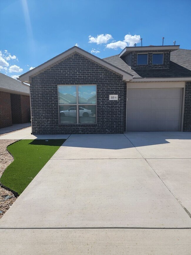 Primary Photo - 2125 N Jayton Ave