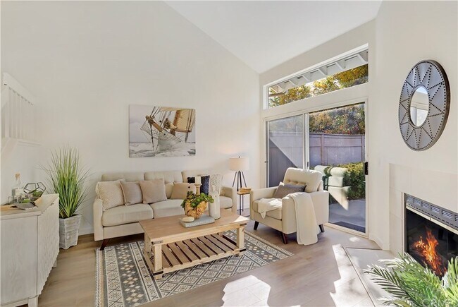 Building Photo - 1 Sandalwood