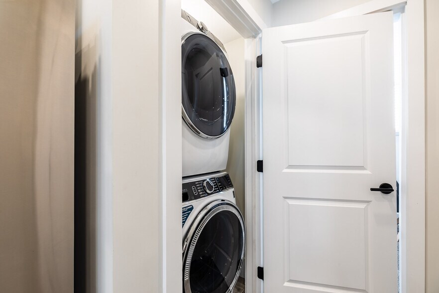 Laundry has a nice closet. - 795 E McMillan St