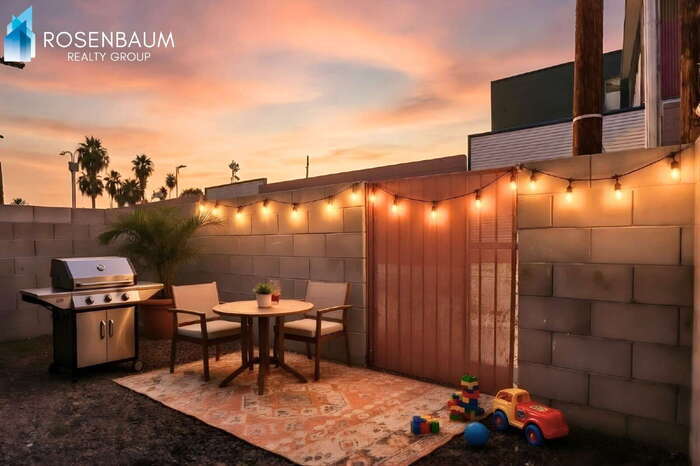 Building Photo - 455 W Kelso St