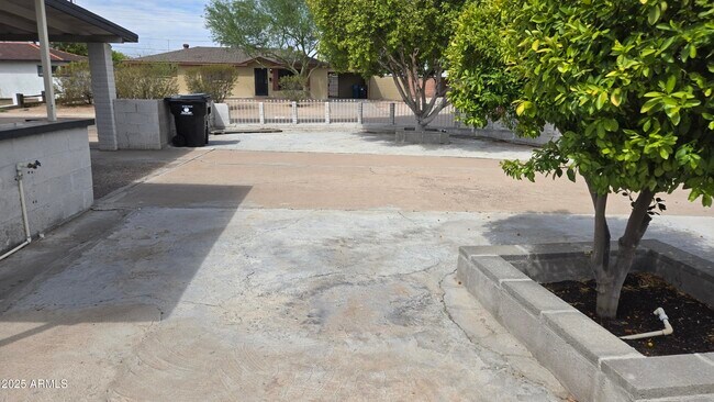 Building Photo - 5827 N 22nd Dr