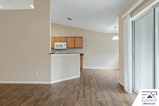 Building Photo - 39 Firethorn Ln