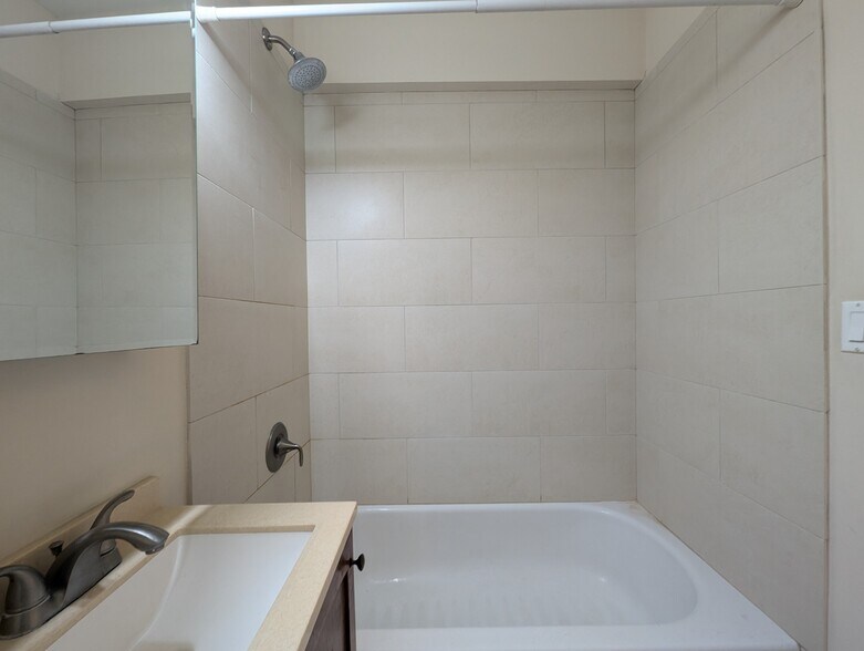 Building Photo - 2175 W Giddings St