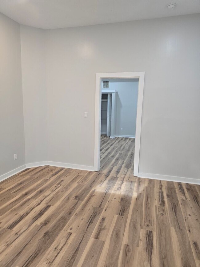 Building Photo - 765 N Belleview Pl