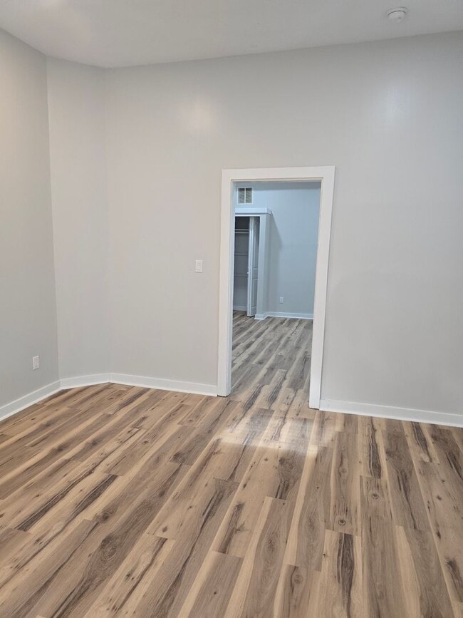 Building Photo - One Bedroom Duplex located on the Westside near 10th St and White River Pkway Dr
