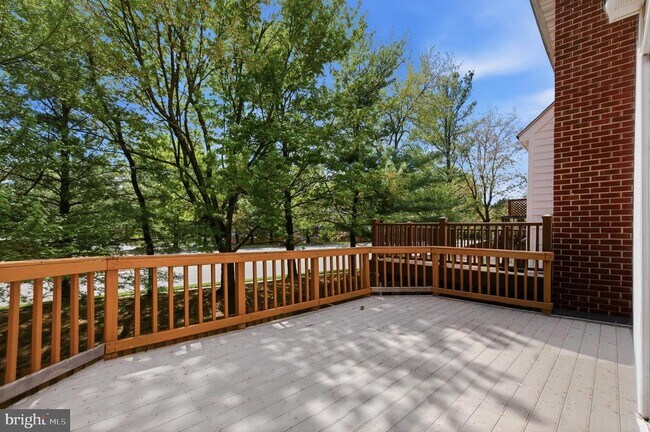 Building Photo - 46601 Carriage Ct