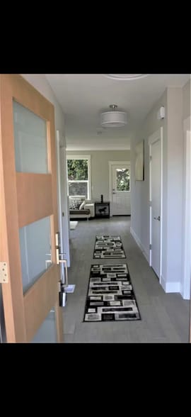 Building Photo - 934 Ash St