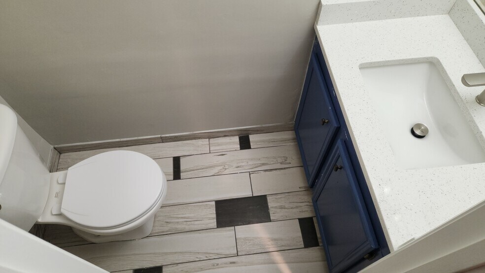 Downstairs half bath powder room - 116 Elizabeth Darby Ln
