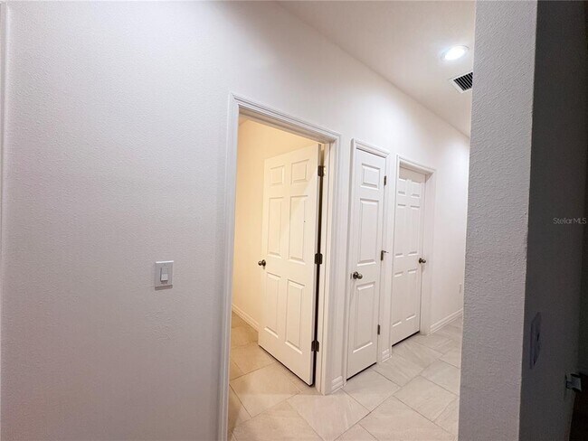 Building Photo - 1568 Sky Lks Dr