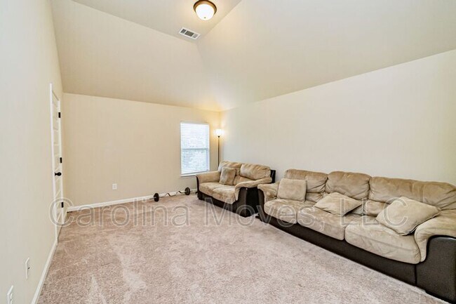 Building Photo - 200 Sunnybrook Ln