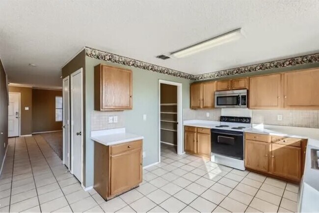 Building Photo - 2521 Brinlee Branch Ln