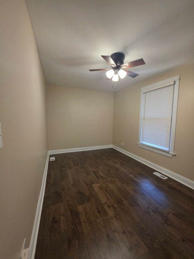 Building Photo - 12019 S Perry Ave