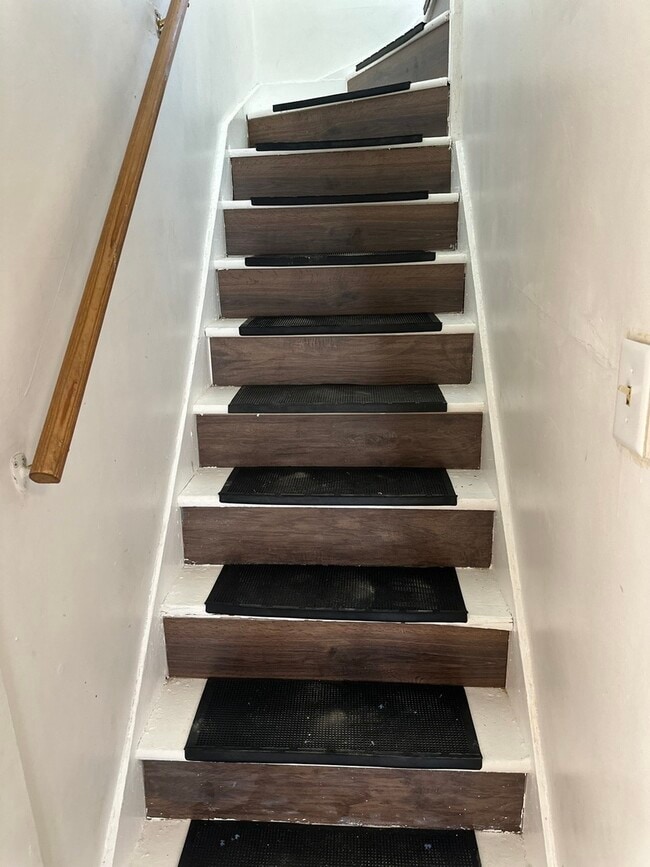 Building Photo - 554 W Station St