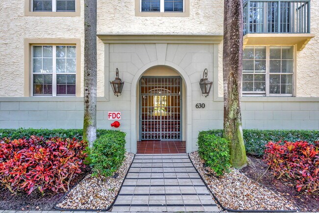 Building Photo - 720 S Sapodilla Ave