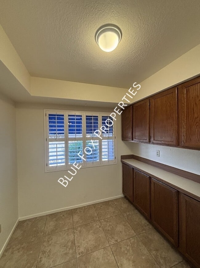 Building Photo - 7944 E Colette Cir