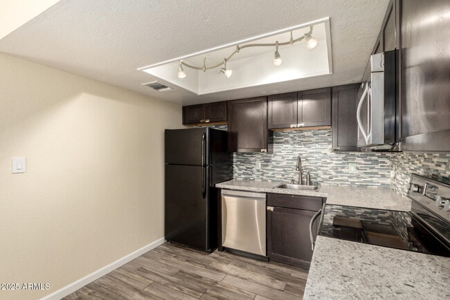 Building Photo - 2040 S Longmore