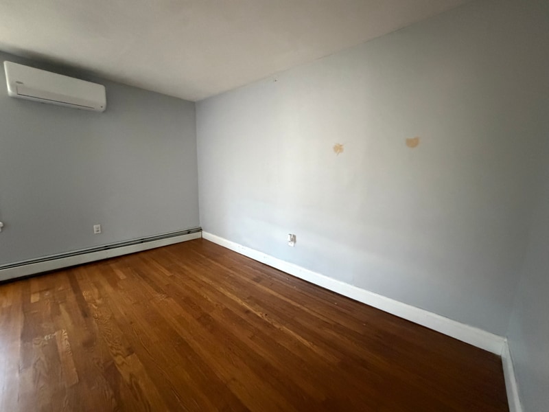 Building Photo - 319 Admiral St