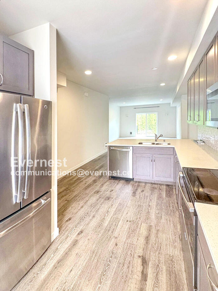 Building Photo - 19403 7th Ave W