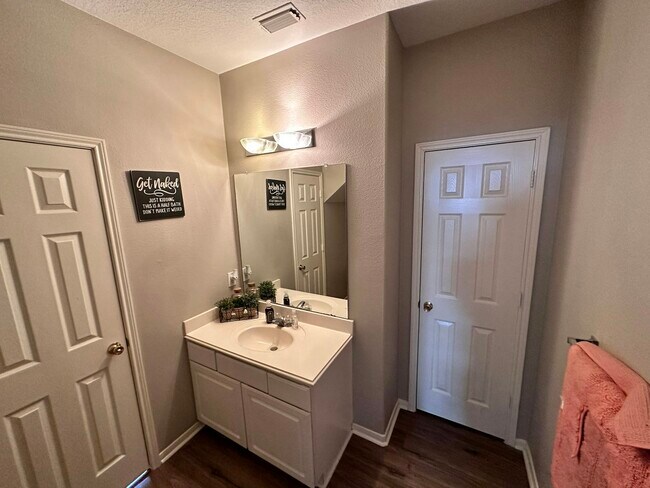 Building Photo - 5026 Forest Hurst Dr