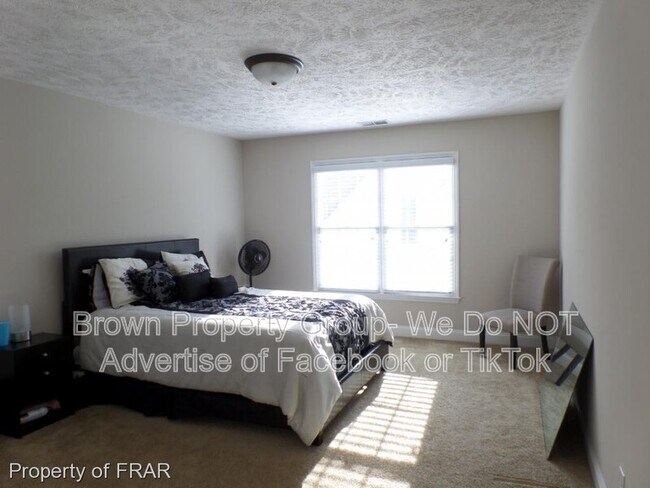 Building Photo - 124 Highgrove Ct
