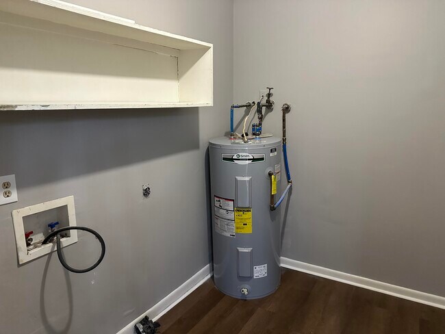 Building Photo - 1186 Merewood Dr