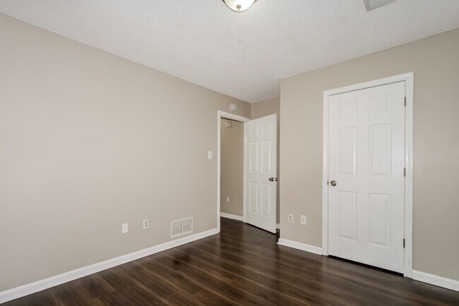 Building Photo - 7658 Shadow Hills Dr