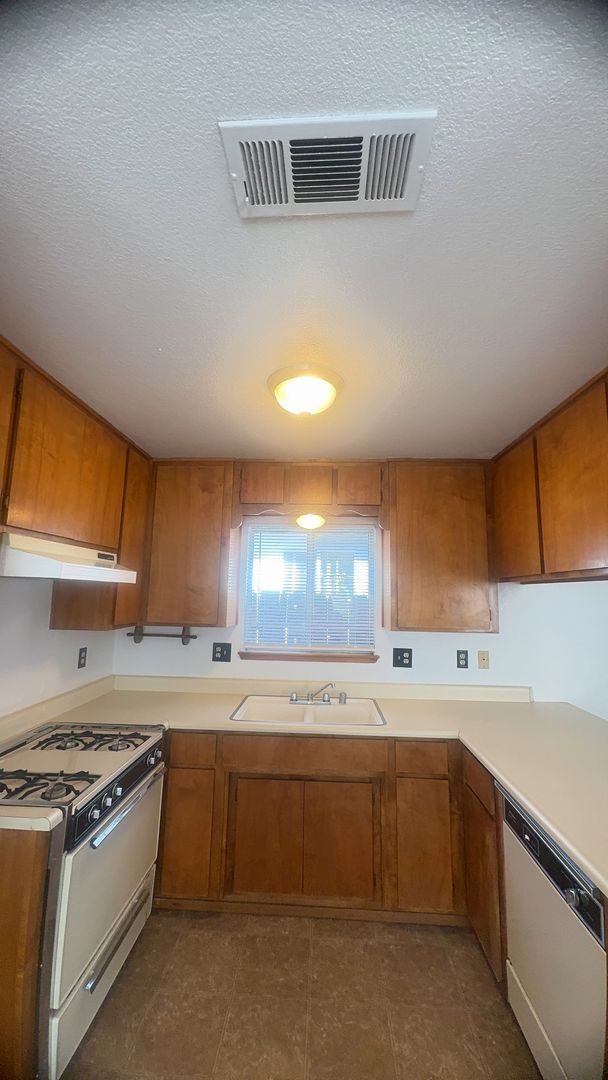 Building Photo - Charming 2 Bedroom, 1 Bath Home for Rent!