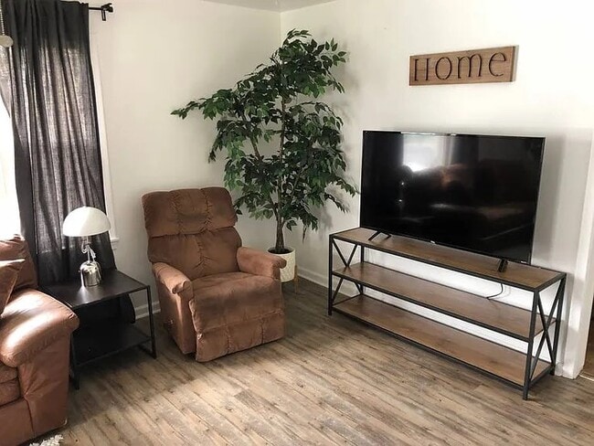 Building Photo - 355 N 600 E