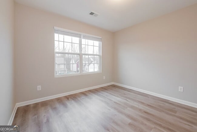 Building Photo - 298 Summit View Dr