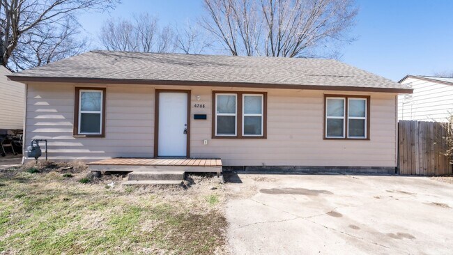 Primary Photo - Beautifully remodeled 3/2 in West Tulsa - ...