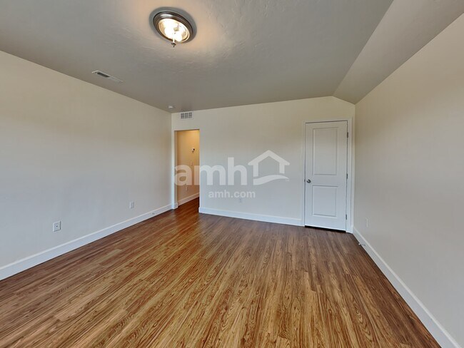 Building Photo - 1519 S Horton St