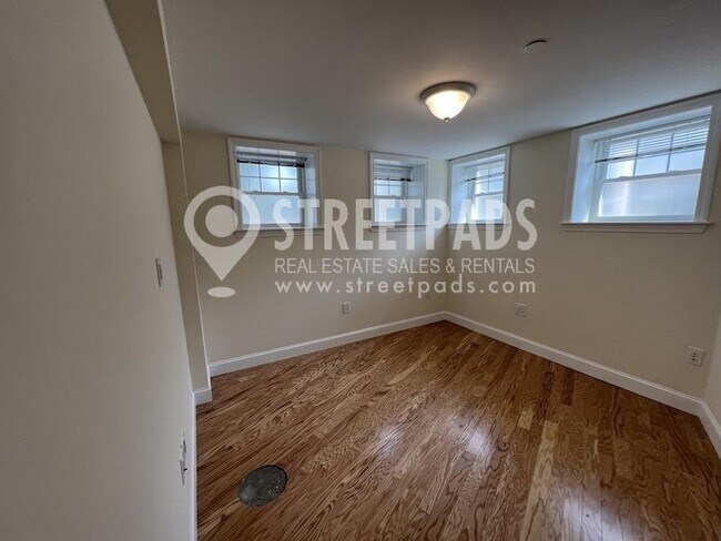 Building Photo - 2 bedroom in Cambridge MA 02138