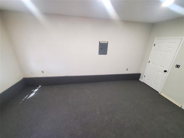 Building Photo - 516 W Beach St