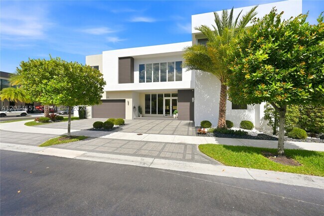 Building Photo - 7525 NW 103rd Pl