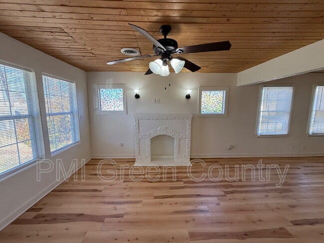 Building Photo - 5149 S 36th W Ave